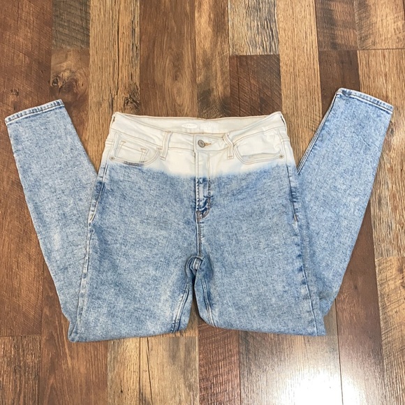 Old Navy jeans Woman’s 8 stonewashed bleached waistband Rockstar jean 90s party - Picture 4 of 10